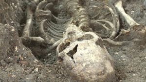 150812192610-1665-plague-mass-grave-unearthed-in-london-pkg-00004606-exlarge-169