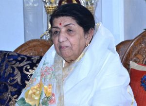 No-celebrations-this-year-says-Lata-Mangeshkar-2